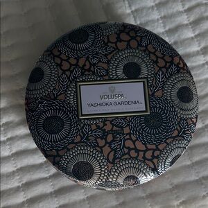 NWT Voluspa Yashioka Gardenia Candle with Black and Gold Floral Design